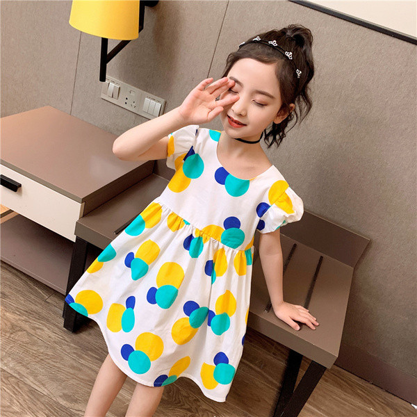 Nyári gyerekruha ovális nyakkivágással és mintával