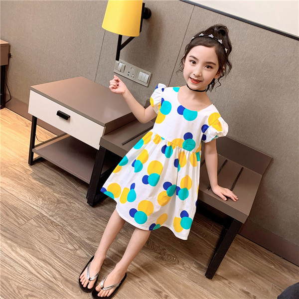 Nyári gyerekruha ovális nyakkivágással és mintával