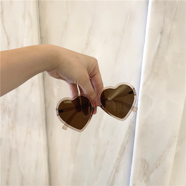 Modern, szív alakú női szemüveg