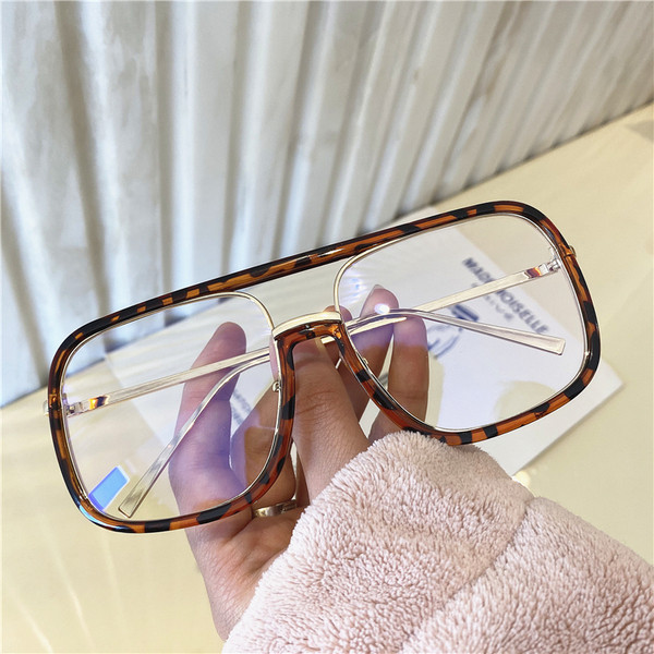 Női alkalmi szemüveg vékony kerettel