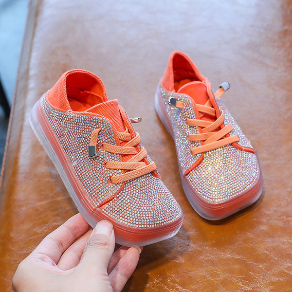 Mūsdienīgas bērnu kedas ar akmeņiem un saitēm