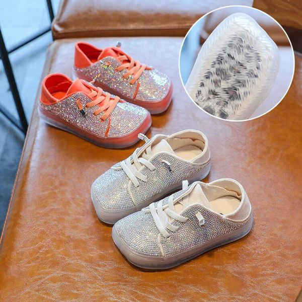 Mūsdienīgas bērnu kedas ar akmeņiem un saitēm