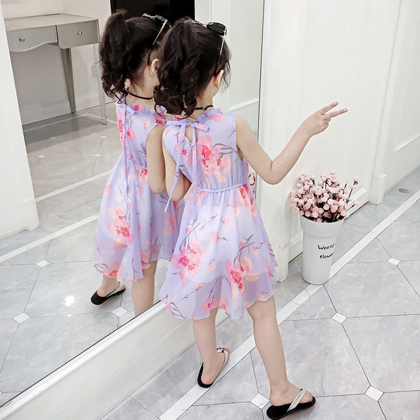 Gyerekruha virágmintával és nyakkendővel