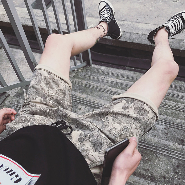 Virágmintás férfi rövidnadrág oldalzsebekkel