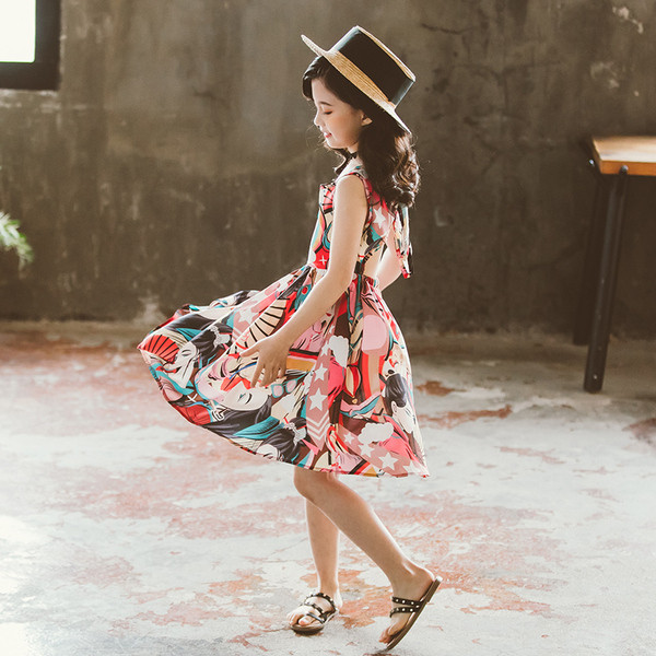 Többszínű gyerekruha ovális nyakkivágással