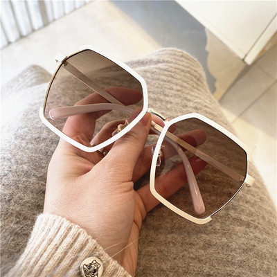 Aktuális női napszemüveg vékony kerettel