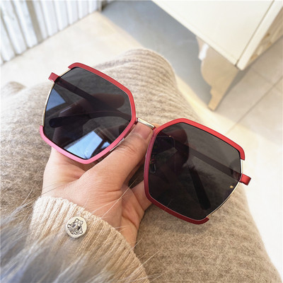 Aktuális női napszemüveg vékony kerettel