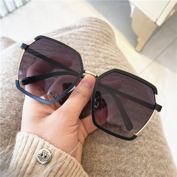 Aktuális női napszemüveg vékony kerettel