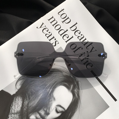 Modern női szemüveg vékony kerettel