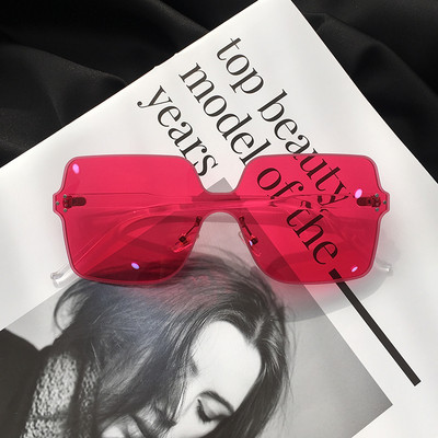 Modern női szemüveg vékony kerettel