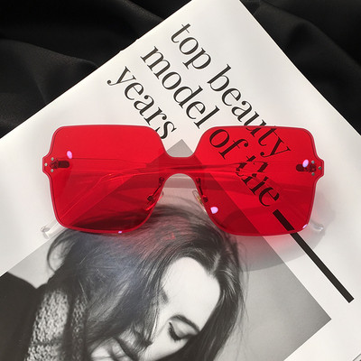 Modern női szemüveg vékony kerettel