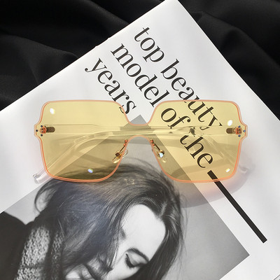 Modern női szemüveg vékony kerettel