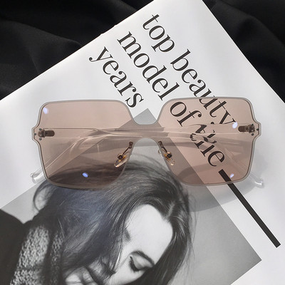 Modern női szemüveg vékony kerettel