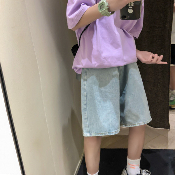 Vīriešu džinsa šorti ar saplēstiem motīviem