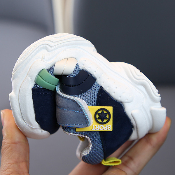 Alkalmi gyerek tornacipő matricákkal lányoknak és fiúknak