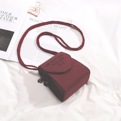 Modern női válltáska feliratokkal