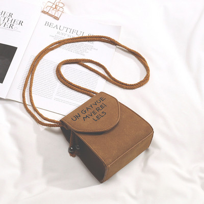 Modern női válltáska feliratokkal