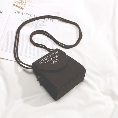 Modern női válltáska feliratokkal