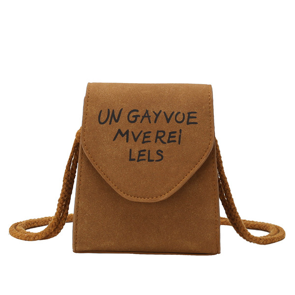 Modern női válltáska feliratokkal