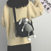 Női mindennapi táska elemmel - plüssjátékkal