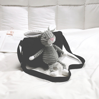 Női mindennapi táska elemmel - plüssjátékkal