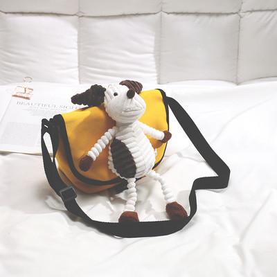 Női mindennapi táska elemmel - plüssjátékkal