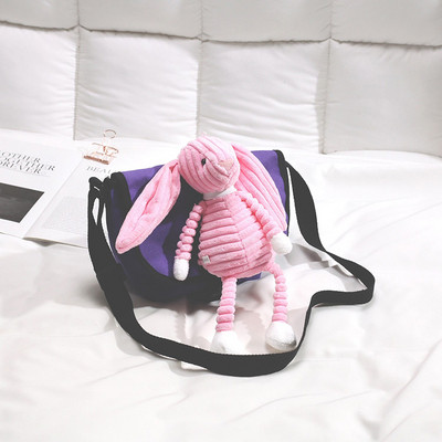 Női mindennapi táska elemmel - plüssjátékkal