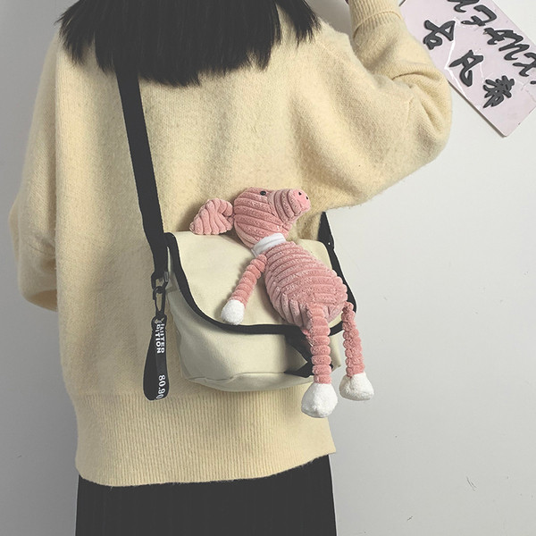 Női mindennapi táska elemmel - plüssjátékkal