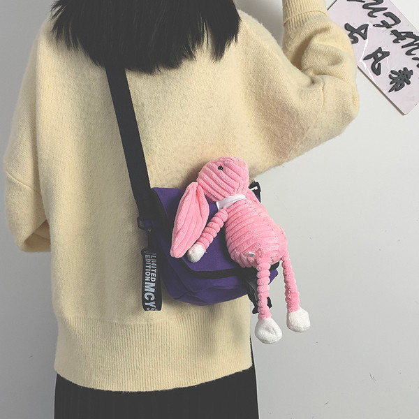 Női mindennapi táska elemmel - plüssjátékkal