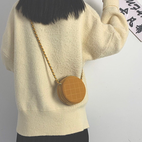 Kör alakú női bőrtáska