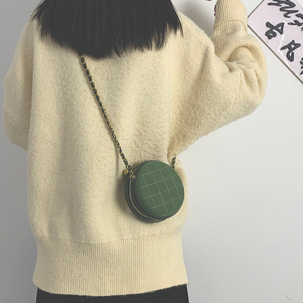 Kör alakú női bőrtáska