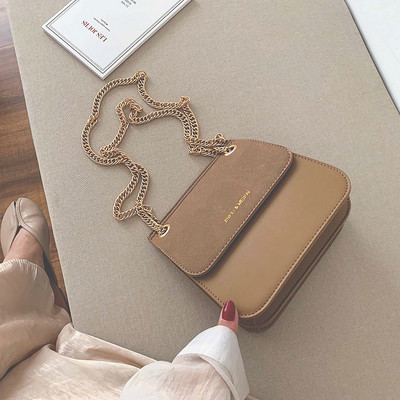 Sieviešu moderna soma ar metāla ķēdīti