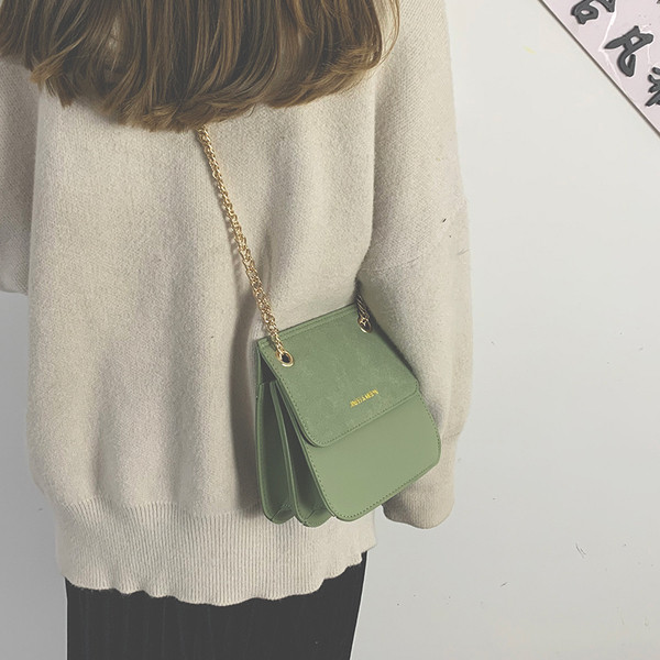 Modern női táska fém lánccal