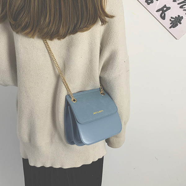 Modern női táska fém lánccal