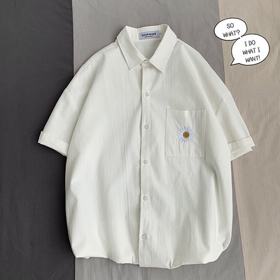 Férfi ing klasszikus gallérral, zsebbel és hímzéssel