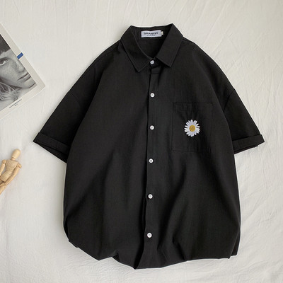 Férfi ing klasszikus gallérral, zsebbel és hímzéssel