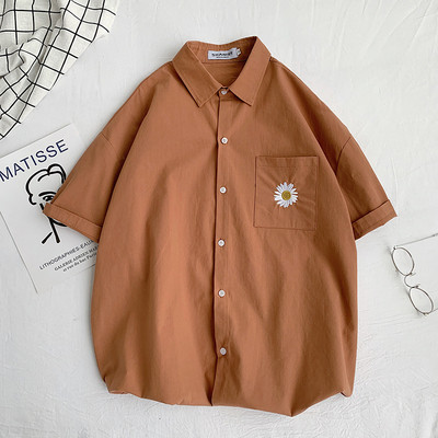 Férfi ing klasszikus gallérral, zsebbel és hímzéssel