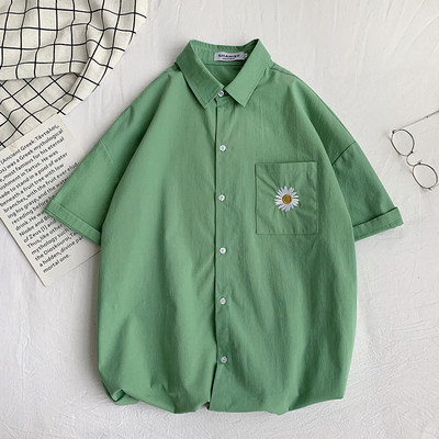 Férfi ing klasszikus gallérral, zsebbel és hímzéssel