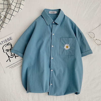 Férfi ing klasszikus gallérral, zsebbel és hímzéssel