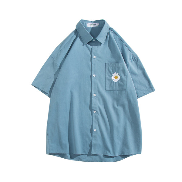 Férfi ing klasszikus gallérral, zsebbel és hímzéssel