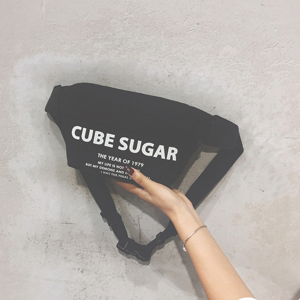 Női hétköznapi táska derékra illő feliratokkal