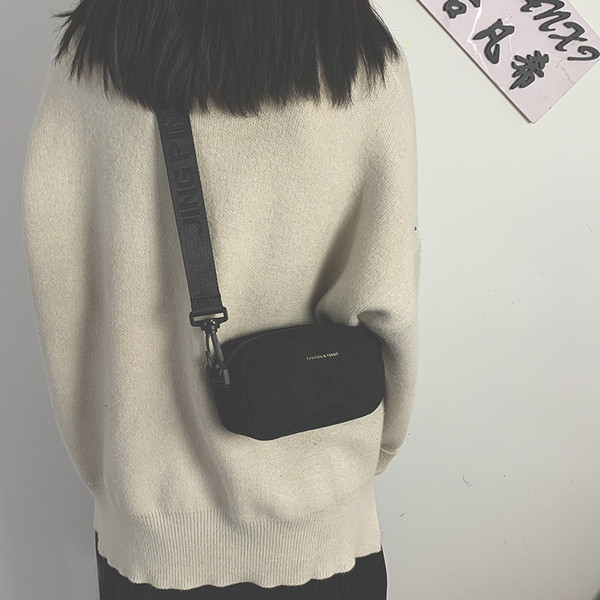 Női kis táska állítható fogantyúval