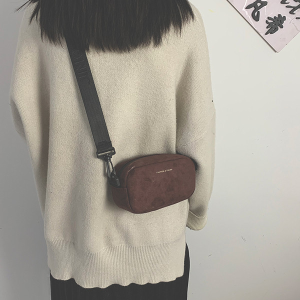 Női kis táska állítható fogantyúval