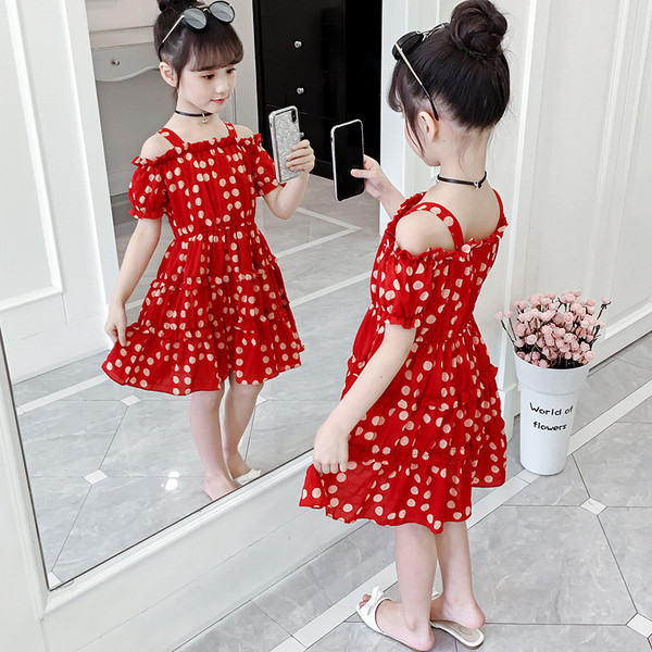 Gyerekruha ejtett ujjakkal és pántokkal