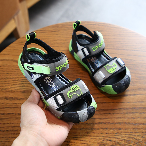 Ikdienas bērnu sandales ar uzrakstu un uzlīmēm zēniem