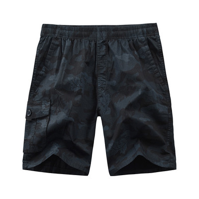 Férfi rövidnadrág terepszínű mintával és oldalzsebekkel