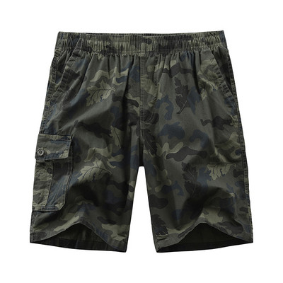 Férfi rövidnadrág terepszínű mintával és oldalzsebekkel
