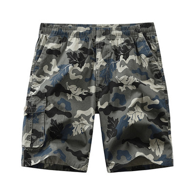 Férfi rövidnadrág terepszínű mintával és oldalzsebekkel