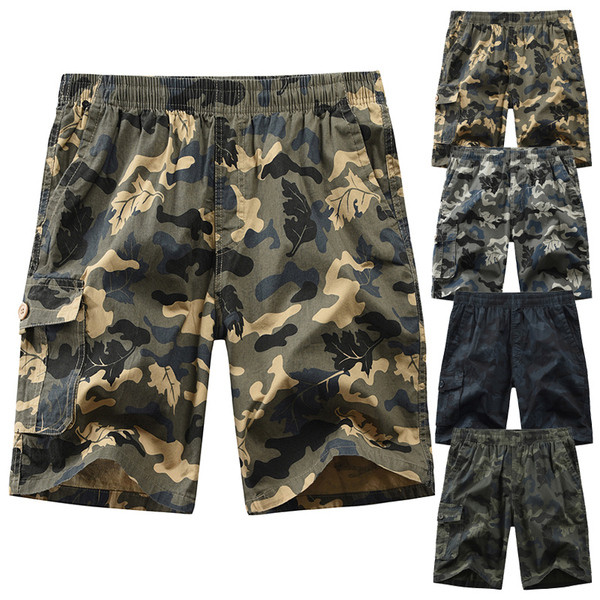 Férfi rövidnadrág terepszínű mintával és oldalzsebekkel