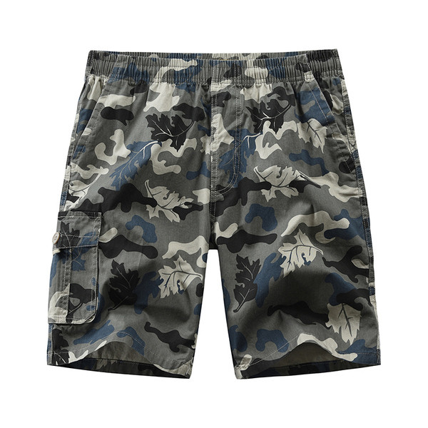 Férfi rövidnadrág terepszínű mintával és oldalzsebekkel